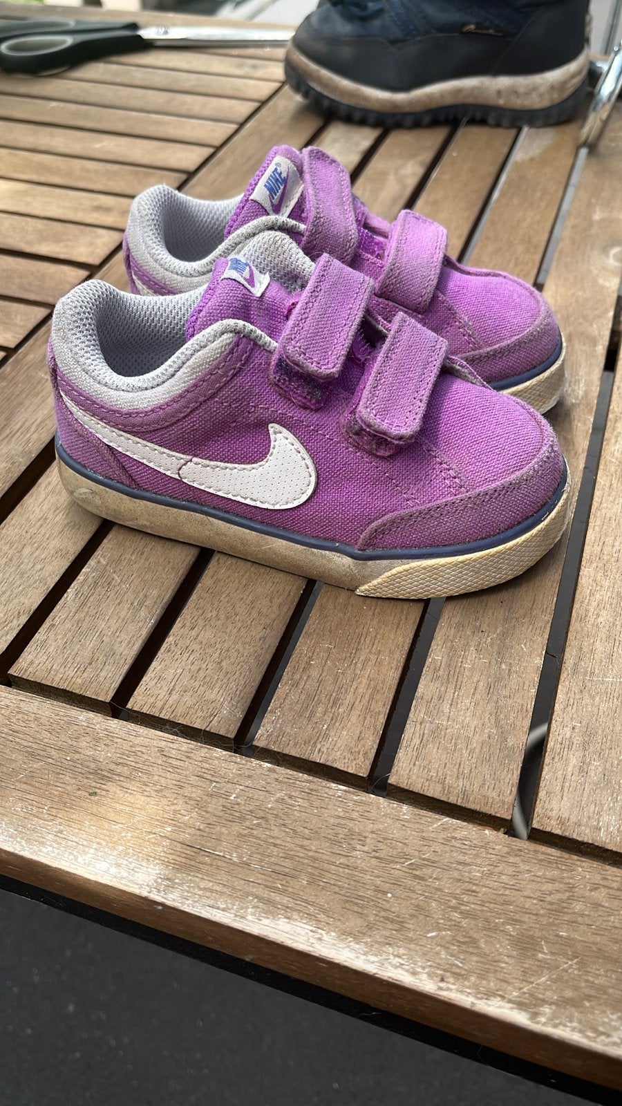 Nike kinderschoenen paars met klittenband maat 23,5, Ophalen, Gebruikt, Jongen of Meisje, Schoenen