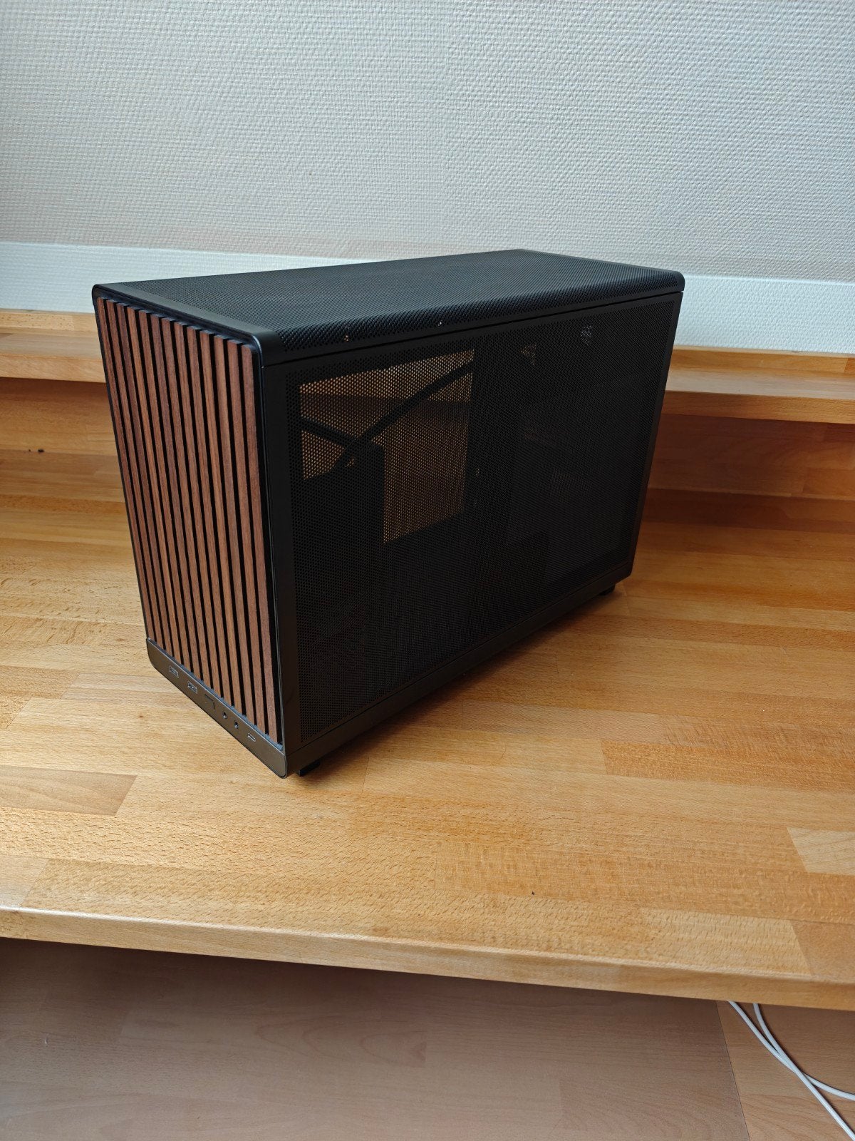 Lian Li A3 PC Case Wood verwisselbare zijpaneel, Computers en Software, Ophalen of Verzenden, Zo goed als nieuw