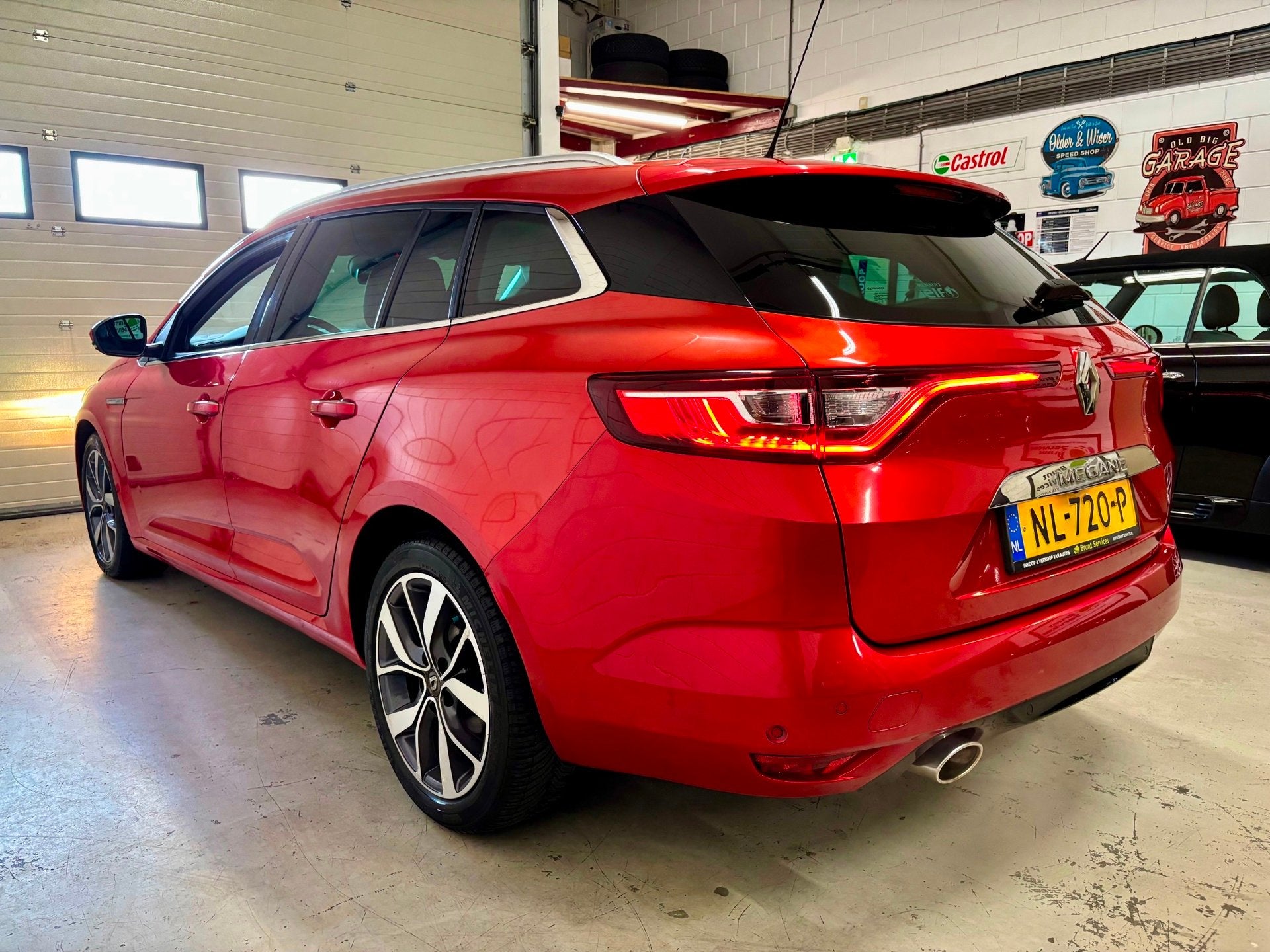 Renault Mégane Estate 1.2 TCe Bose Bj.17|Camera|Masagestoel, Voorwielaandrijving, Dealer onderhouden, 4 cilinders, Met garantie (alle)