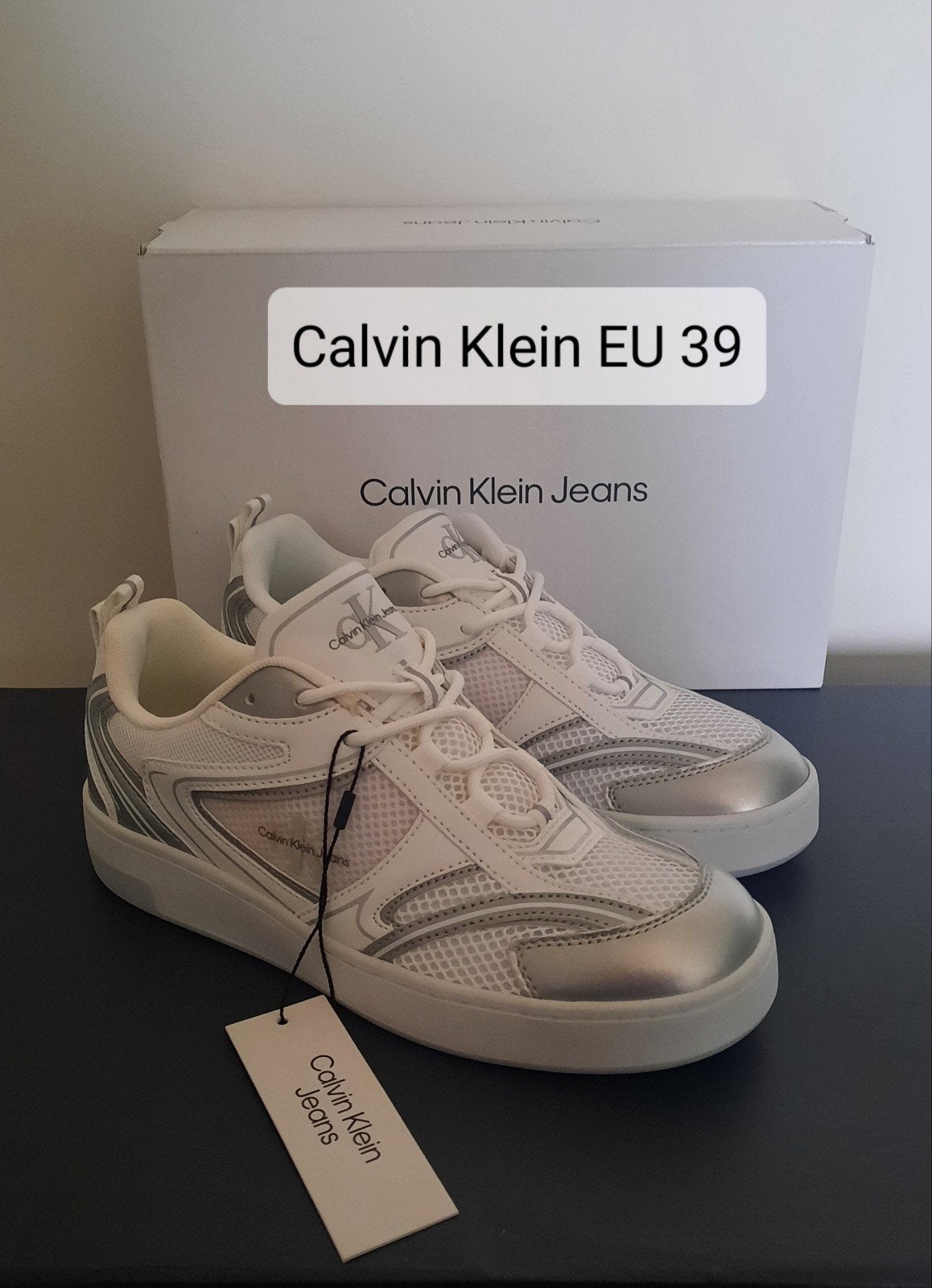 Nieuwe Calvin Klein wit zilver sneakers 39, Wit, Nieuw, Ophalen of Verzenden, Sneakers of Gympen