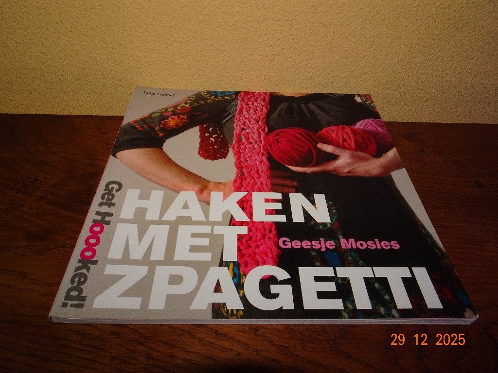 Geesje Mosies: Haken met zpagetti, Ophalen of Verzenden, Zo goed als nieuw, Haken, Patroon of Boek