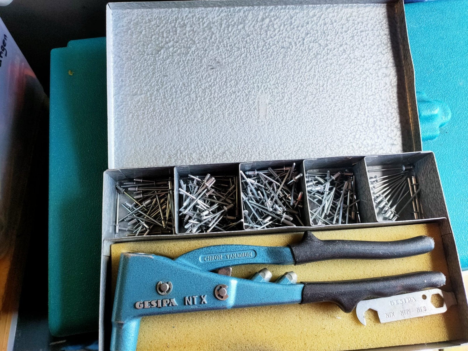 GESIPA NTX popnageltang met popnagels in metalen koffer, Ophalen of Verzenden, Gebruikt, Overige typen, Overige merken