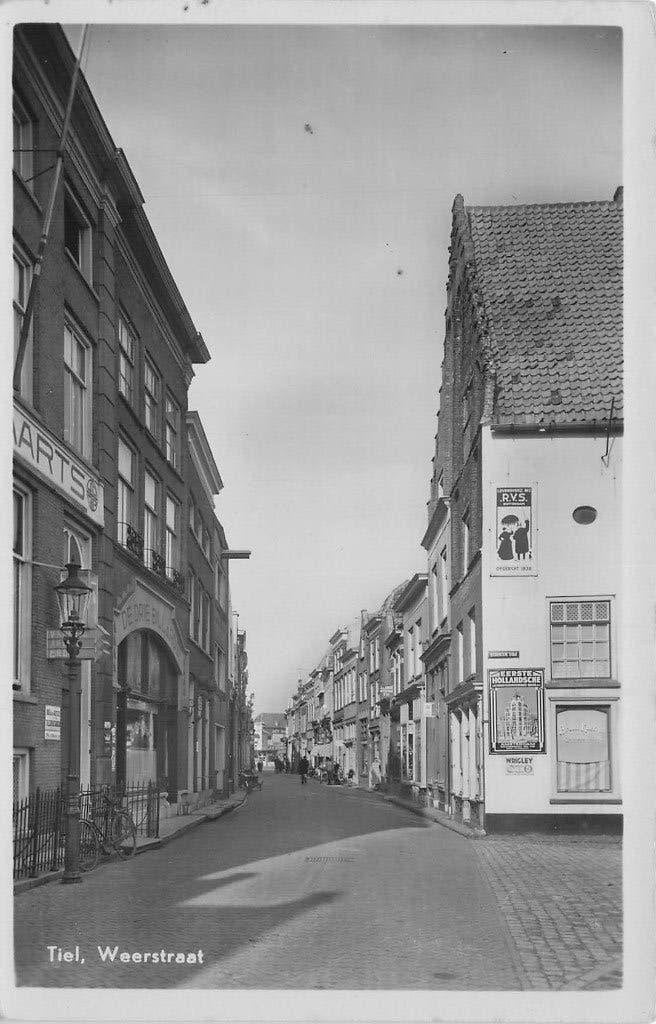 Tiel - Weerstraat (met reclameborden), Verzenden, 1940 tot 1960, Ongelopen, Gelderland