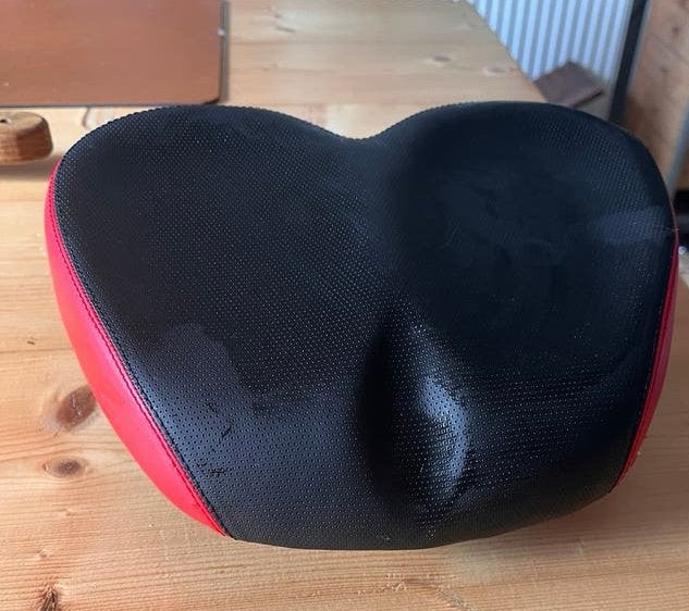 Comfortabel fietszadel - Zwart/Rood, Kunststof, Ophalen of Verzenden, Zo goed als nieuw, Zadel