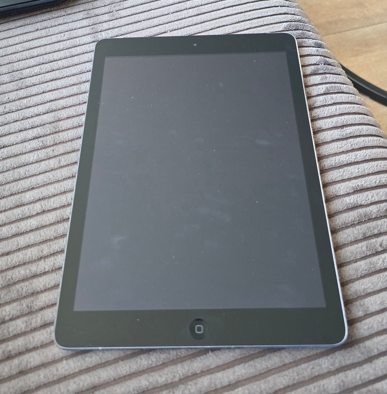 Foto 6 van Apple iPad Air (1e gen) 16GB Wi-Fi - Zo goed als nieuw