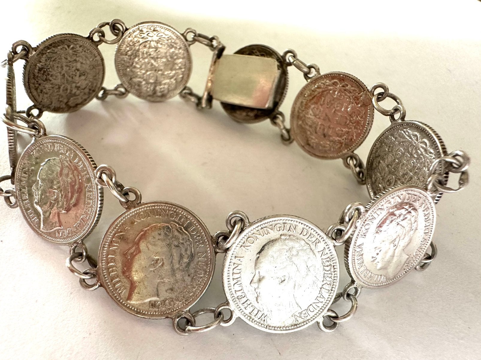 Vintage zilveren Wilhelmina dubbeltjes armband, Verzenden, Zilver, Armband