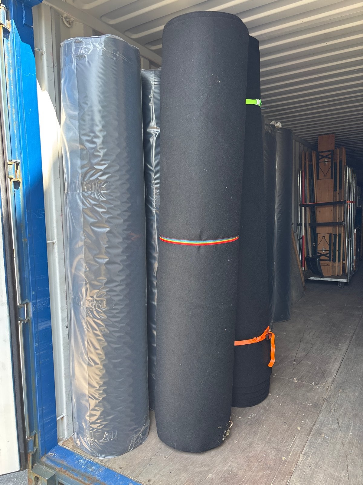 Zwarte tapijtrollen 40 bij 2m- Nieuw en één maal gebruikt, Ophalen, Zwart, 200 cm of meer, Rechthoekig