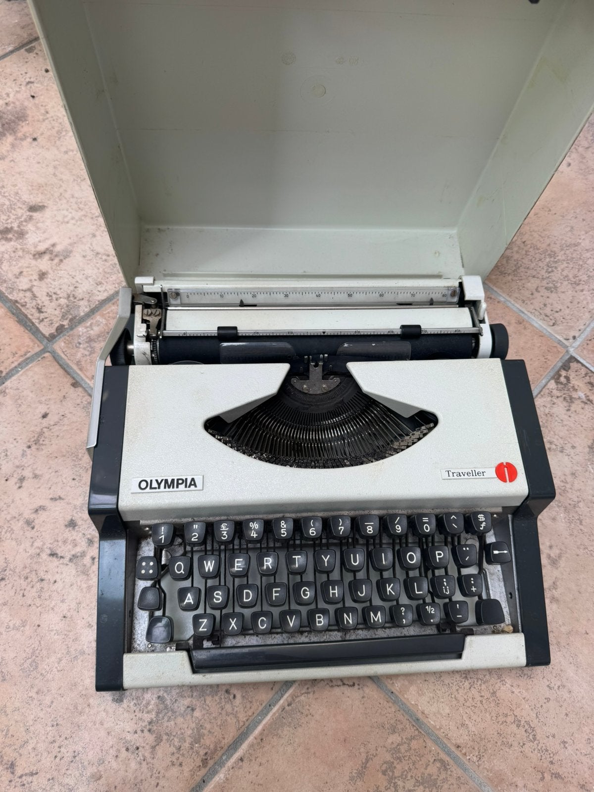 Olympia Traveller typemachine met koffer – vintage jaren 70, Diversen, Typemachines, Ophalen of Verzenden, Nieuw
