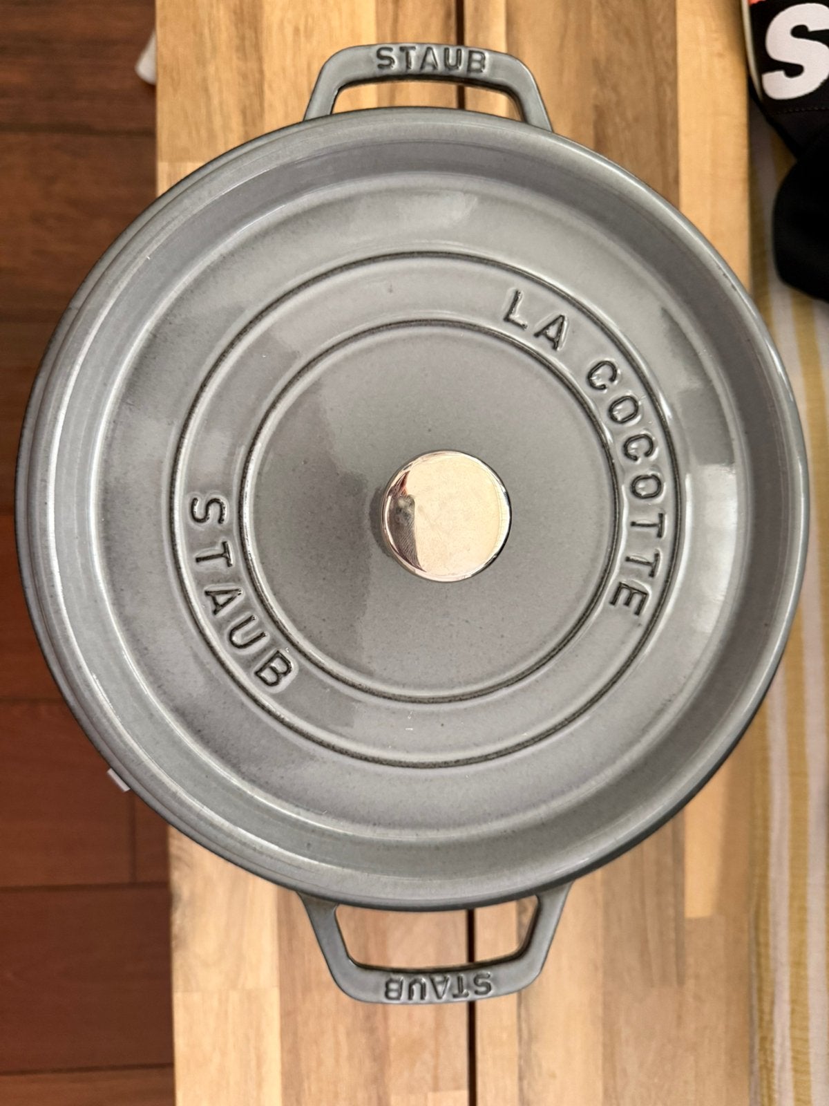 Staub La Cocotte Braadpan 26 cm / 5.2 L – Grijs, Ophalen, Zo goed als nieuw, Gietijzer
