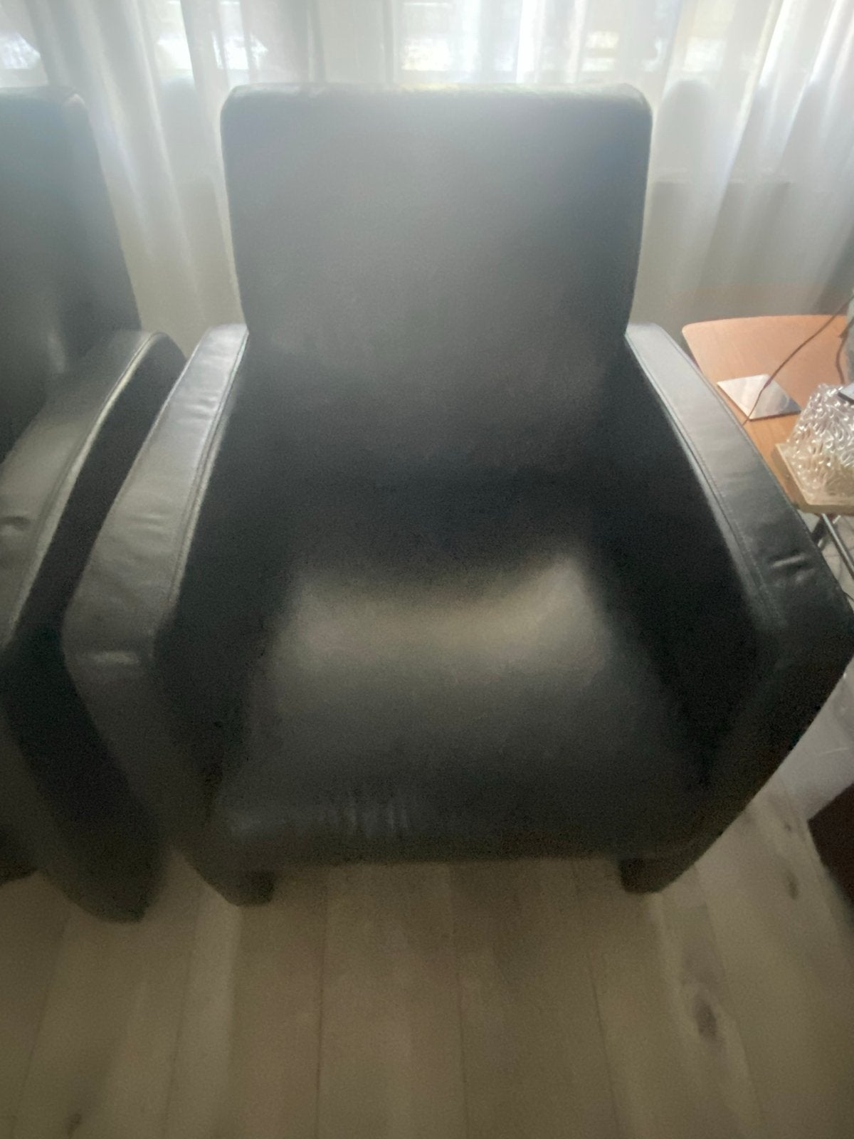 Een Montèl fauteuil van zwart leer, Ophalen, Gebruikt, Leer, 75 tot 100 cm