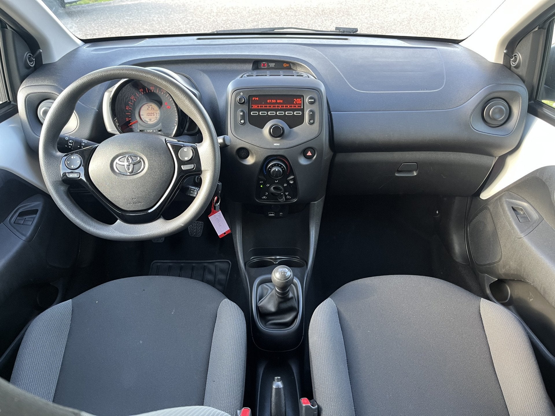 Toyota Aygo 1.0 VVT-i x-fun / Airco / Bleutooh / Elek.Ramen, Voorwielaandrijving, 12 maanden, Stof, Gebruikt
