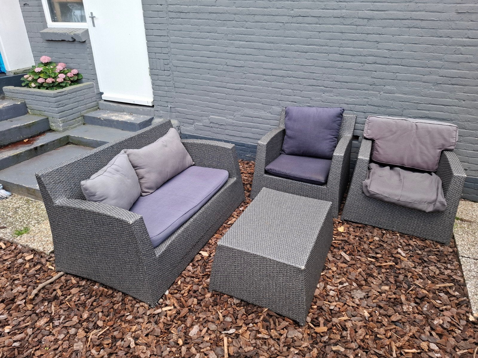 Gebruikte tuinset 2 stoelen, bank en tafel met kussens, Ophalen, 4 zitplaatsen, Kunststof, Gebruikt