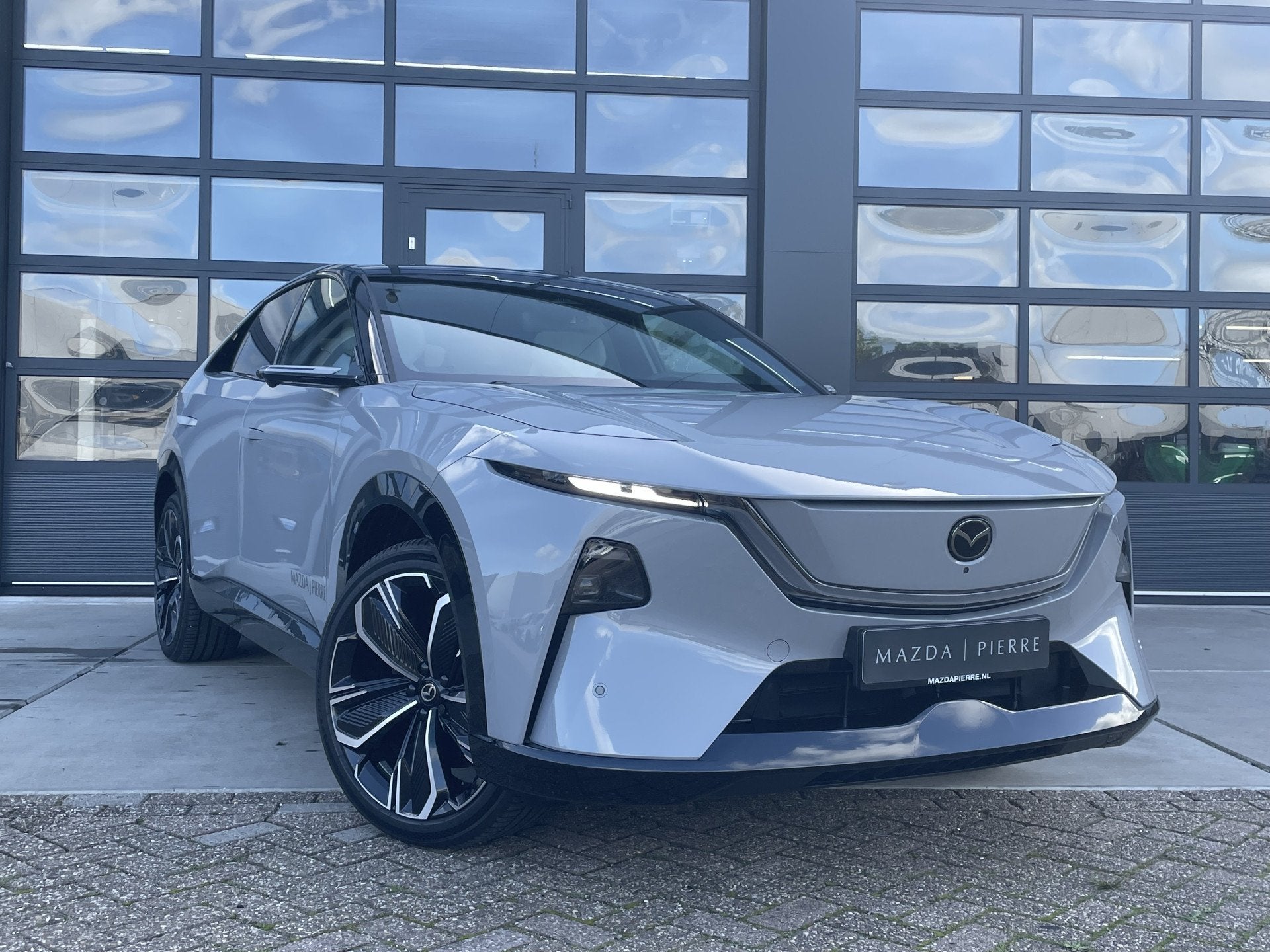 Mazda CX-6e Takumi Plus 78 kWh NAVI | APPLE CARPLAY / ANDROI, Auto's, Automaat, Dealer onderhouden, Achterwielaandrijving, 6e
