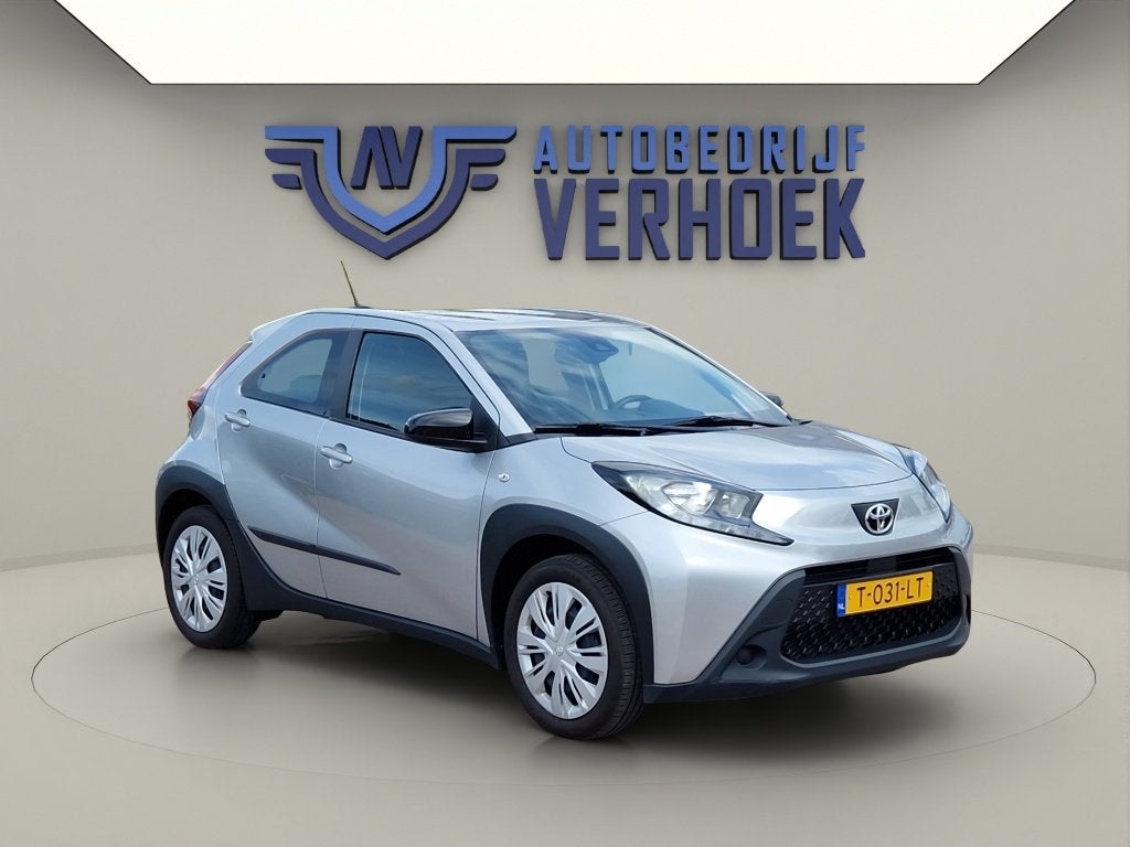 Toyota Aygo X 1.0 VVT-i MT Play Trekhaak - NL Auto - Carplay, Auto's, 12 maanden, Start-stop-systeem, Gebruikt, 920 kg
