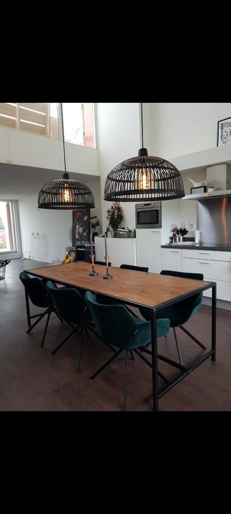 Twee zwarte rotan hanglampen., Huis en Inrichting, Lampen | Hanglampen, Ophalen, Zo goed als nieuw, Hout, Minder dan 50 cm