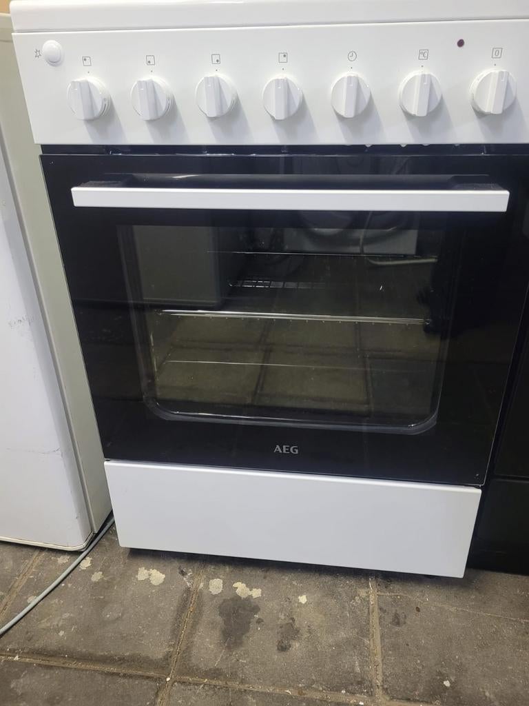 AEG gas fornuis, Witgoed en Apparatuur, Fornuizen, Zo goed als nieuw, Vrijstaand, Gas, 4 kookzones, 85 tot 90 cm, Ophalen of Verzenden