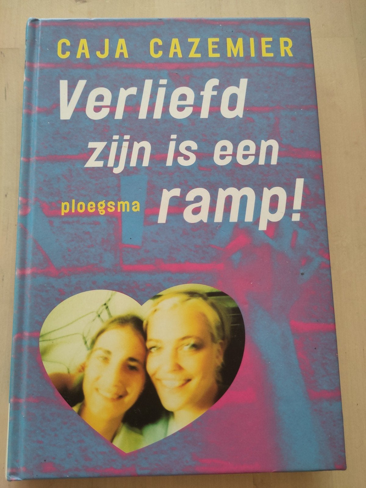 Verliefd zijn is een ramp! - Caja Cazemier (Ploegsma), Ophalen of Verzenden, Gelezen