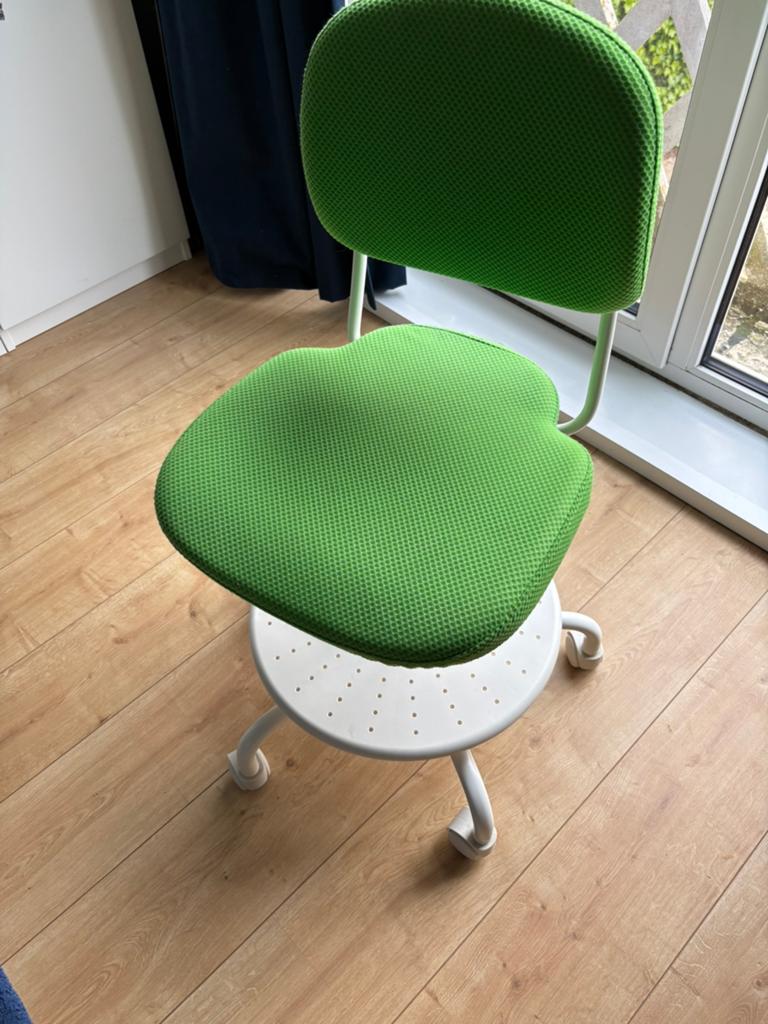 Groene bureaustoel voor kinderen - IKEA VIMUND, Huis en Inrichting, Bureaustoelen, Ophalen, Zo goed als nieuw, Bureaustoel, Groen