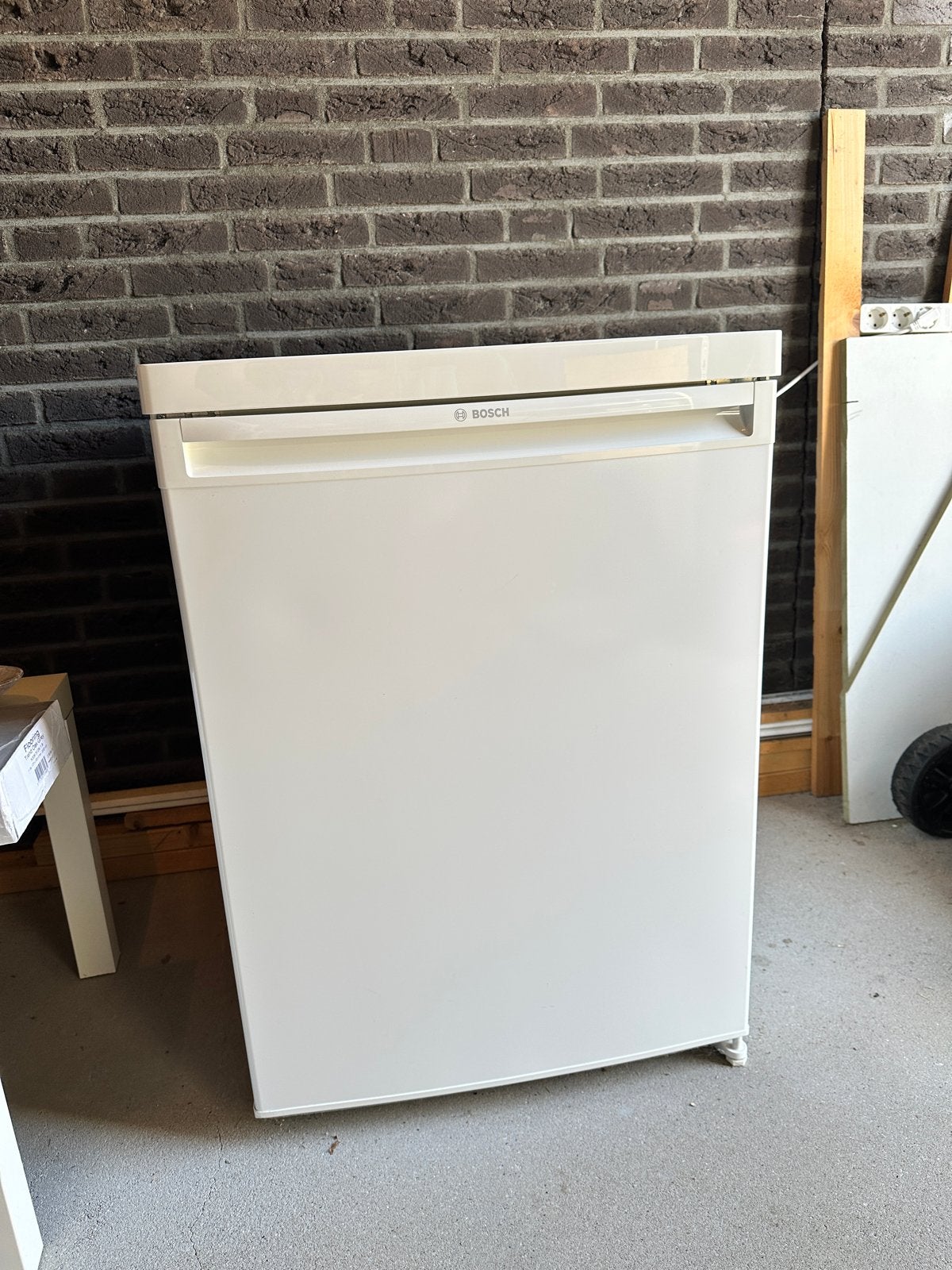 Bosch onderbouw koelkast - perfect voor kleine ruimtes, Witgoed en Apparatuur, Zonder vriesvak, 100 tot 150 liter, Zo goed als nieuw