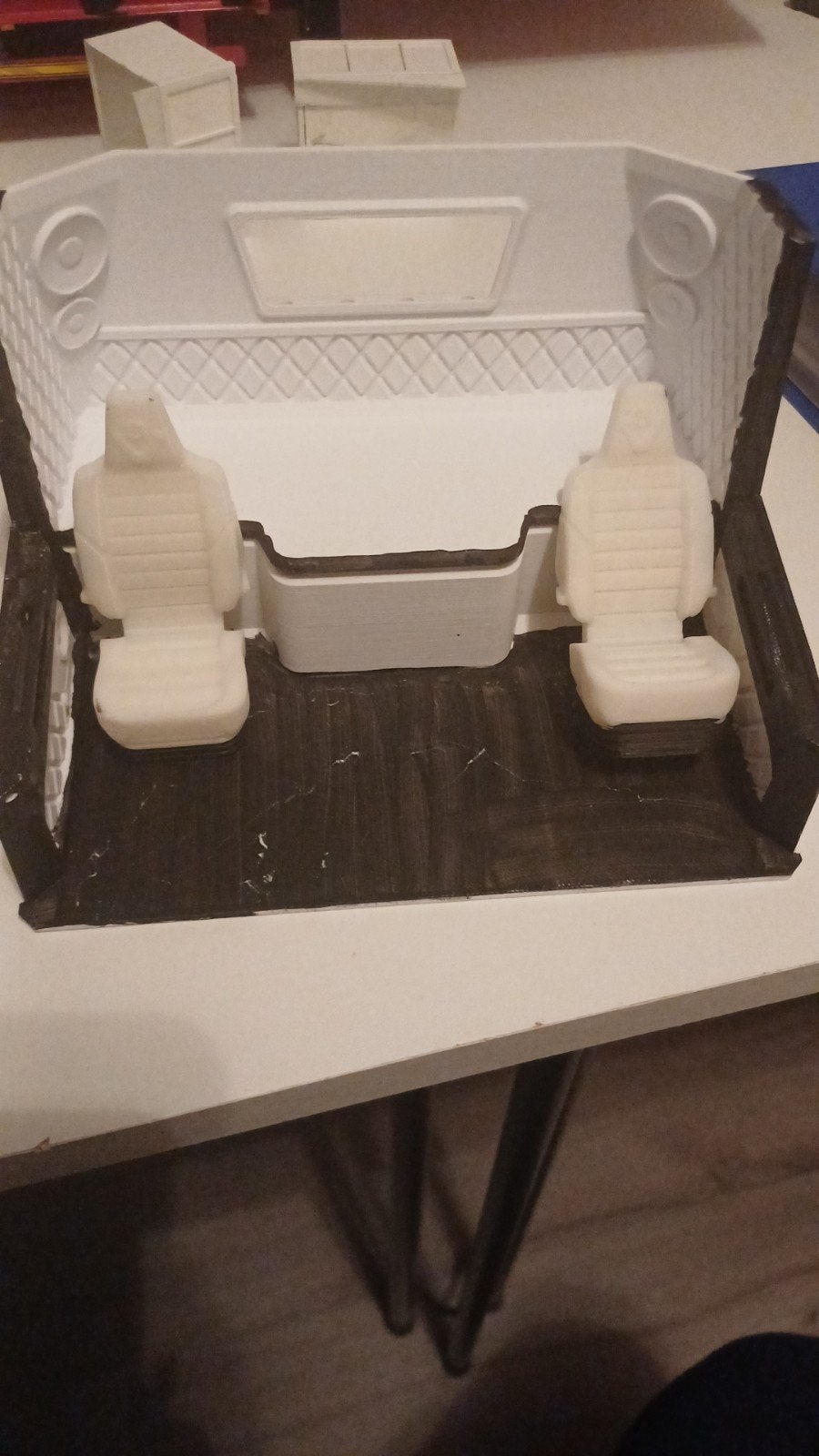 mooi Tamiya truck cabine achterwand interieur met stoelen, Ophalen of Verzenden