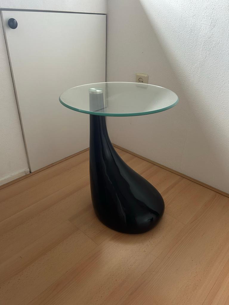 Moderne bijzettafel met glazen blad en zwarte voet, Huis en Inrichting, Tafels | Bijzettafels, 45 tot 60 cm, Minder dan 55 cm