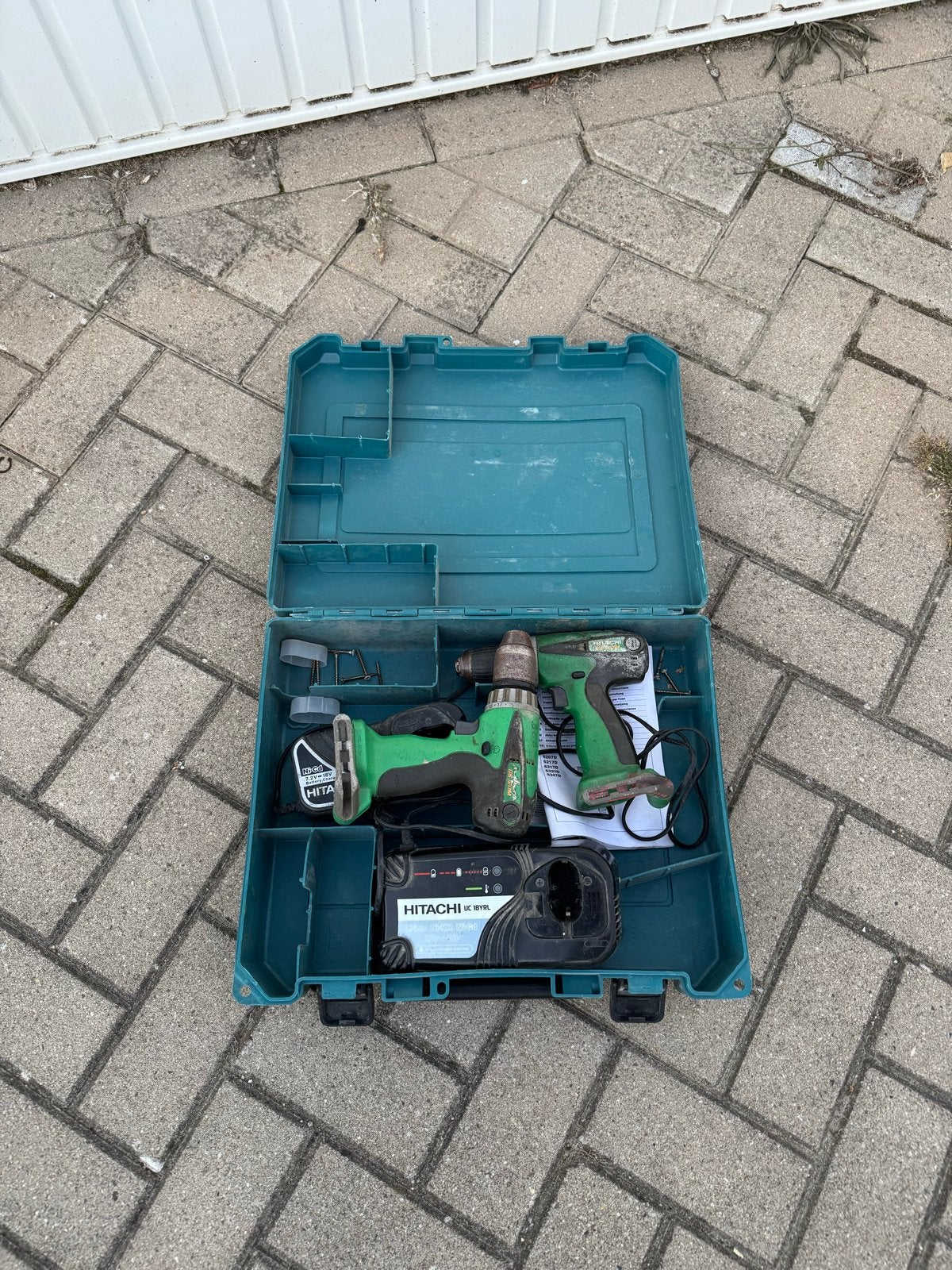 Hitachi Boormachine met Accu en Oplader in Koffer, Ophalen of Verzenden, Gebruikt, Boor- en Schroefmachine