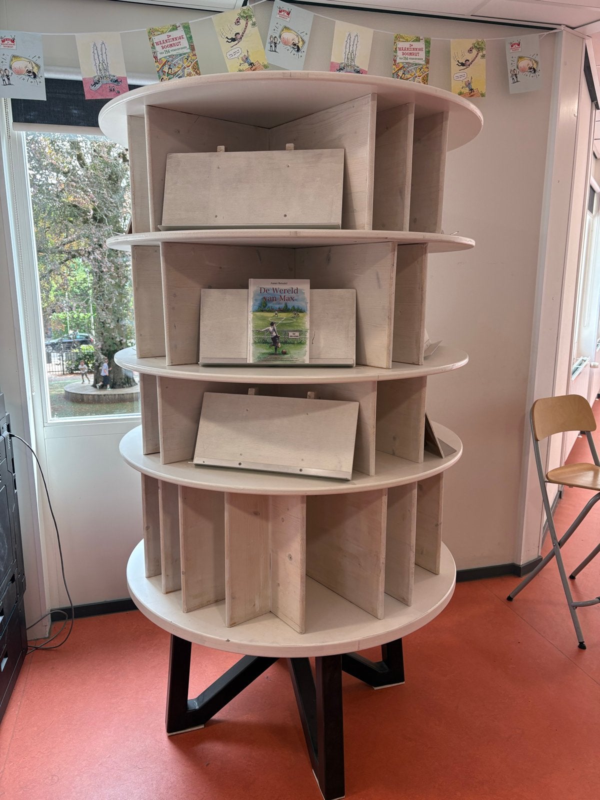 Ronde Boekenkast - 180cm hoog, 100cm diameter, Ophalen, Zo goed als nieuw