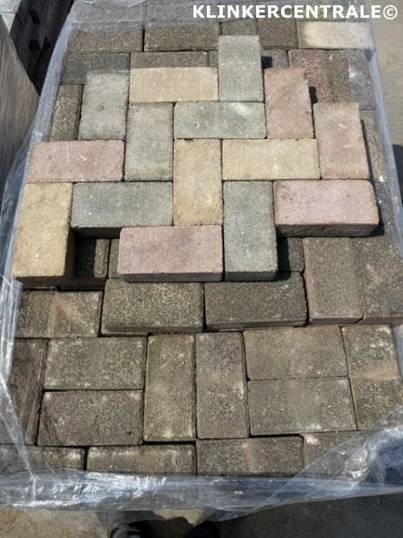 44m2 gemêleerd betonklinkers 21x10,5x6cm straatstenen erfver, Bij dit gebruikte product niet te achterhalen, Gebruikt, Bij dit gebruikte product niet te achterhalen