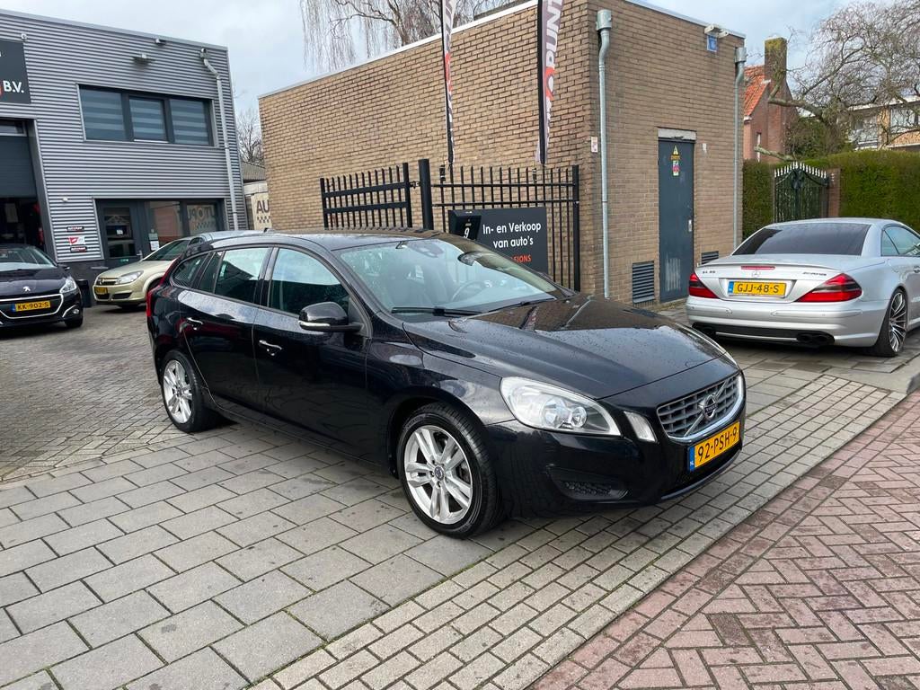 Volvo V60 1.6 T3 Kinetic 3e Eig! Trekhaak Airco Navi PDC NAP, Auto's, Voorwielaandrijving, 15 km/l, Gebruikt, 4 cilinders