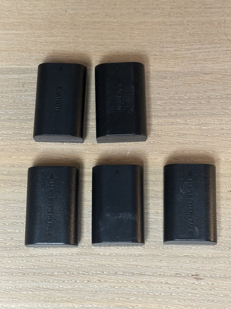 5 x accu canon LP e6 / LP e6n + oplader, Gebruikt, Canon, Canon, Ophalen of Verzenden
