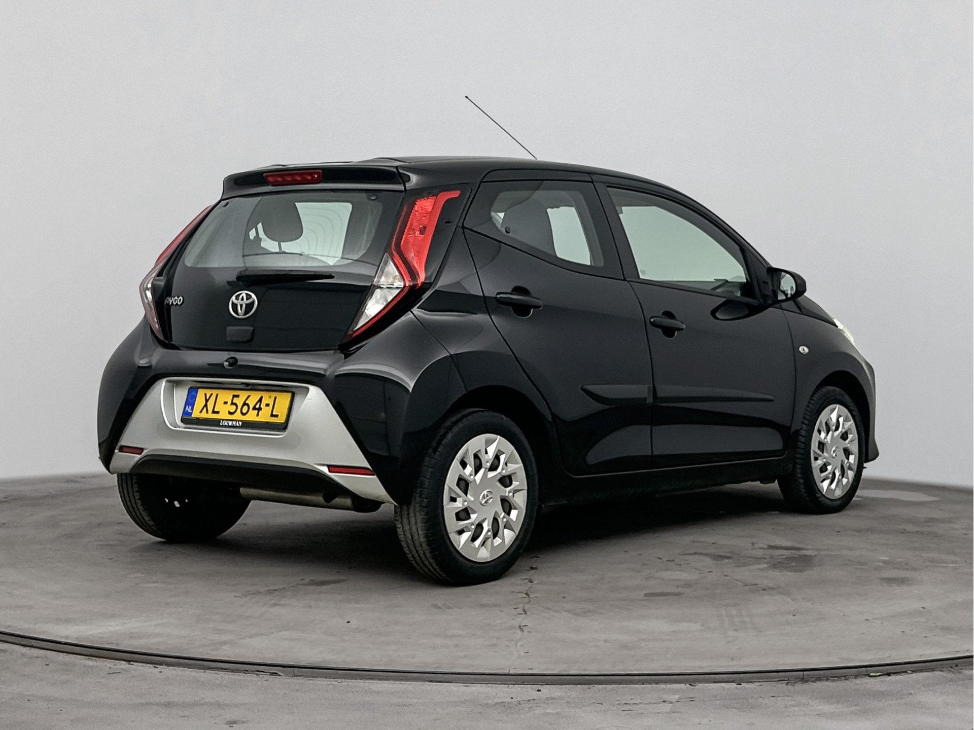 Toyota Aygo 1.0 VVT-i x-play | Dealer onderhouden | Bluetoot, Auto's, Voorwielaandrijving, Stof, Gebruikt, 4 stoelen