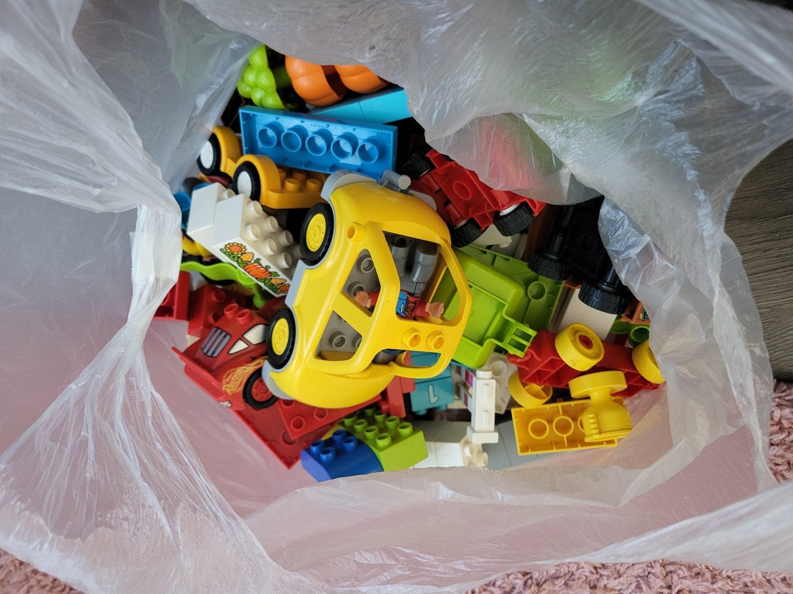 kleinezak met diverse Duplo blokken en voertuigen, Ophalen, Gebruikt, Duplo, Inclusief accessoires