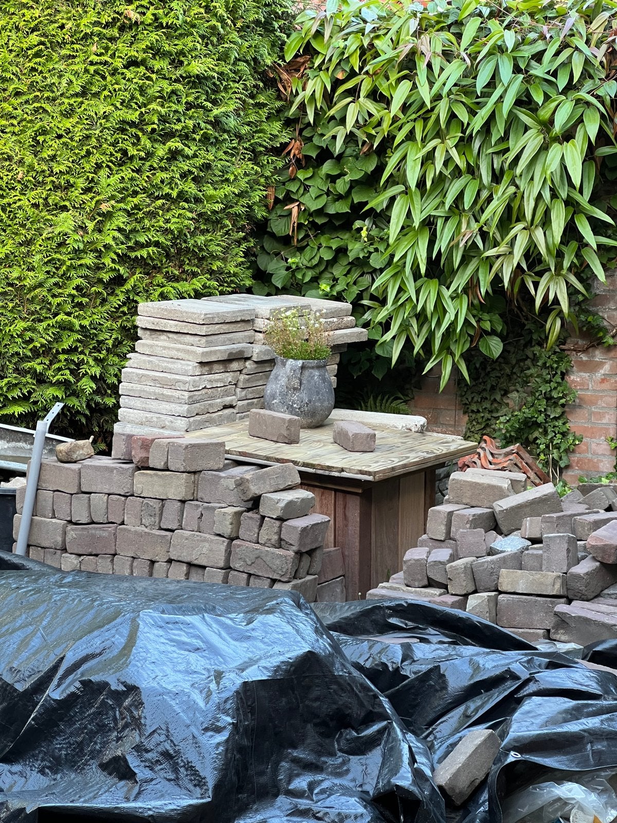 9 m2 terrastegels en 4 m2 klinkers - Gebruikt, Ophalen, Gebruikt, 10 m² of meer, Beton