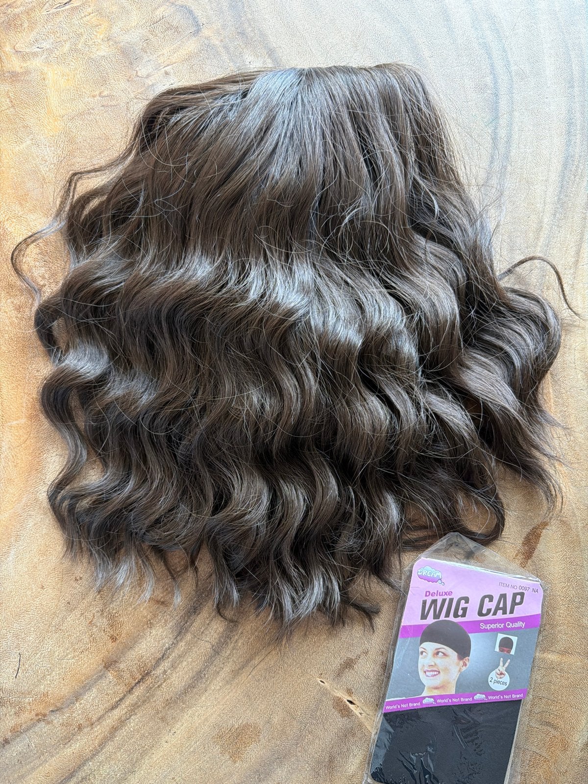 Nieuwe donkerbruine krullende pruik, kort haar, Ophalen of Verzenden, Nieuw, Accessoires