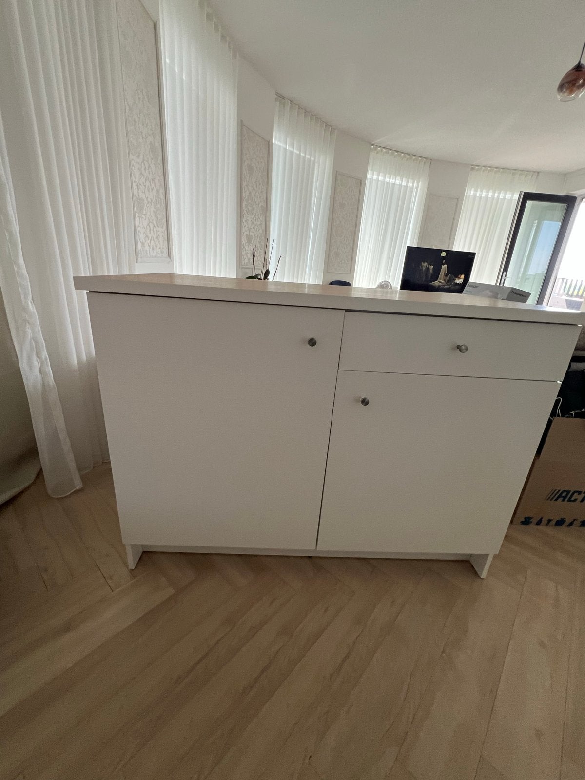 Witte kast met lichte houten bovenkant l/d/h=120/60/90cm, Ophalen, Gebruikt