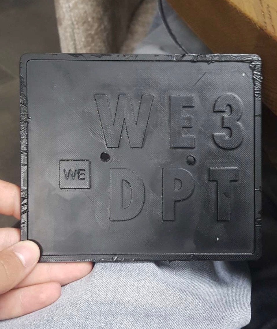 3D-geprinte plaat met 'WE3DPT' tekst, Ophalen, Nieuw, Filament