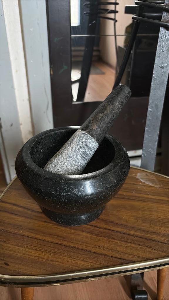 Granieten vijzel met stamper - Keukenbenodigdheden, Antiek en Kunst, Ophalen of Verzenden