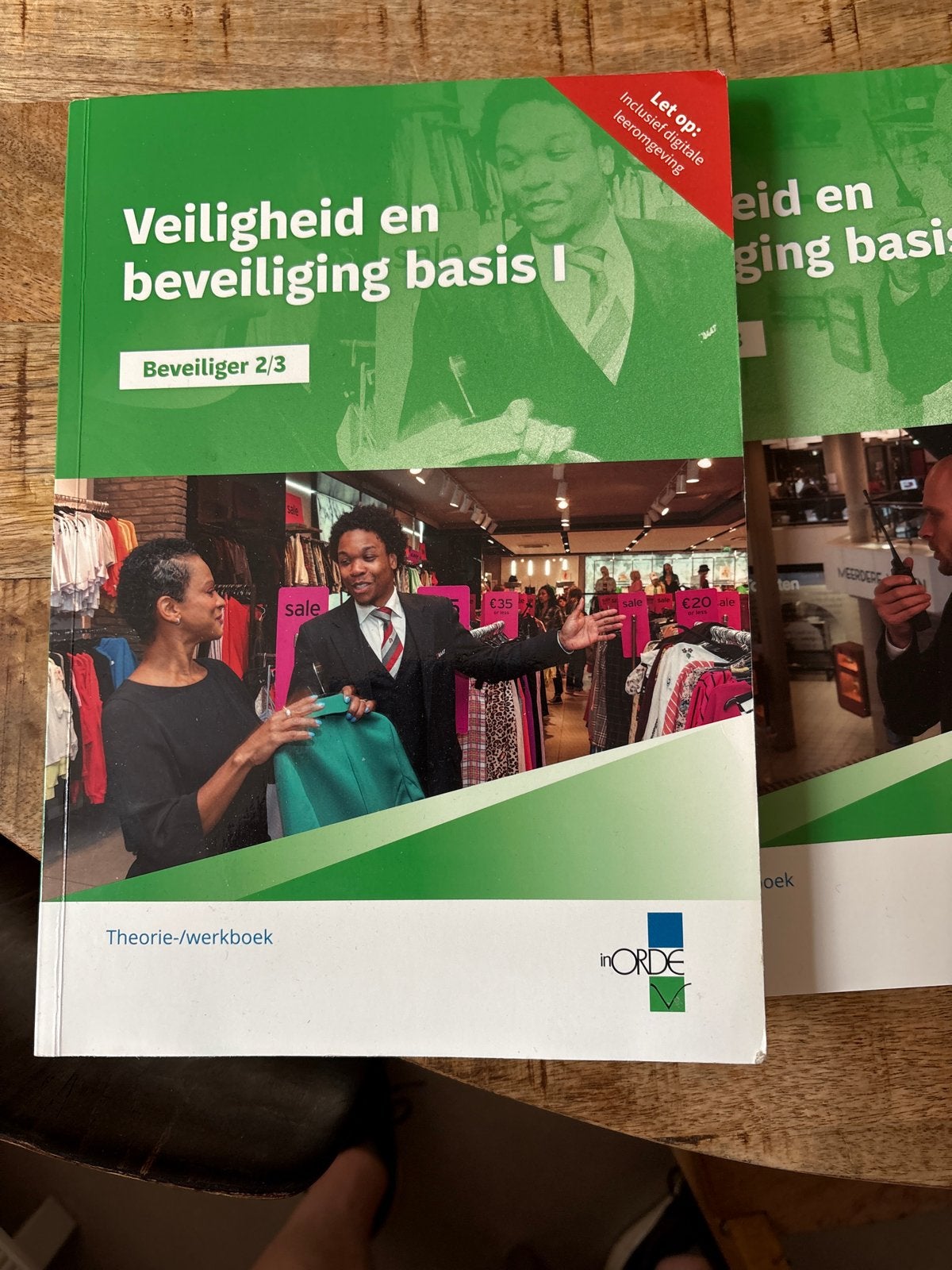 Beveiliger 2/3 boeken: Veiligheid, Wet- en regelgeving, Boeken, Ophalen of Verzenden, Zo goed als nieuw, MBO