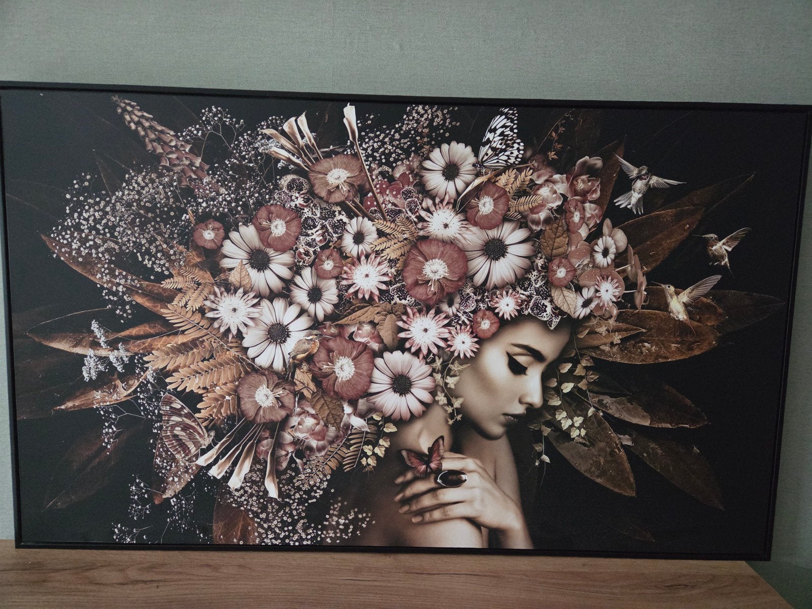 Prachtig schilderij: Vrouw met bloemen en vlinders, Ophalen, 118 cm, 70 cm