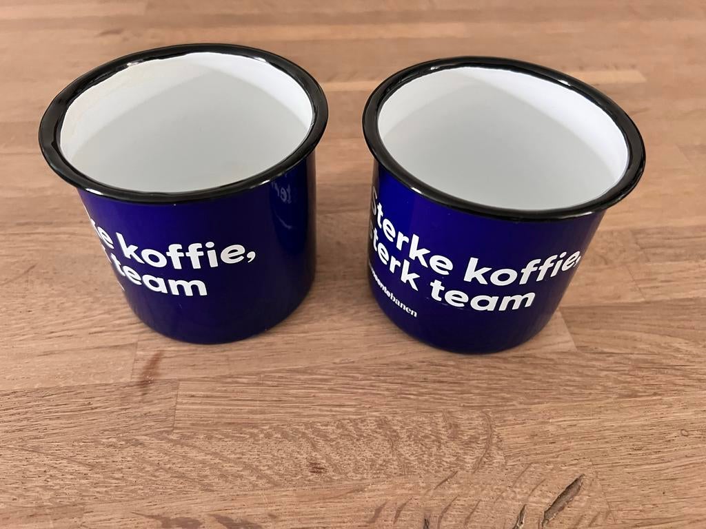 2x Emaille Mokken - Sterke Koffie, Sterk Team, Ophalen of Verzenden, Zo goed als nieuw, Metaal, Overige merken