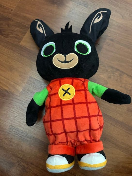 Dansende Bing knuffel - Werkt nog en is netjes, Kinderen en Baby's, Overige merken, Overige karakters, Overige typen, Zwart