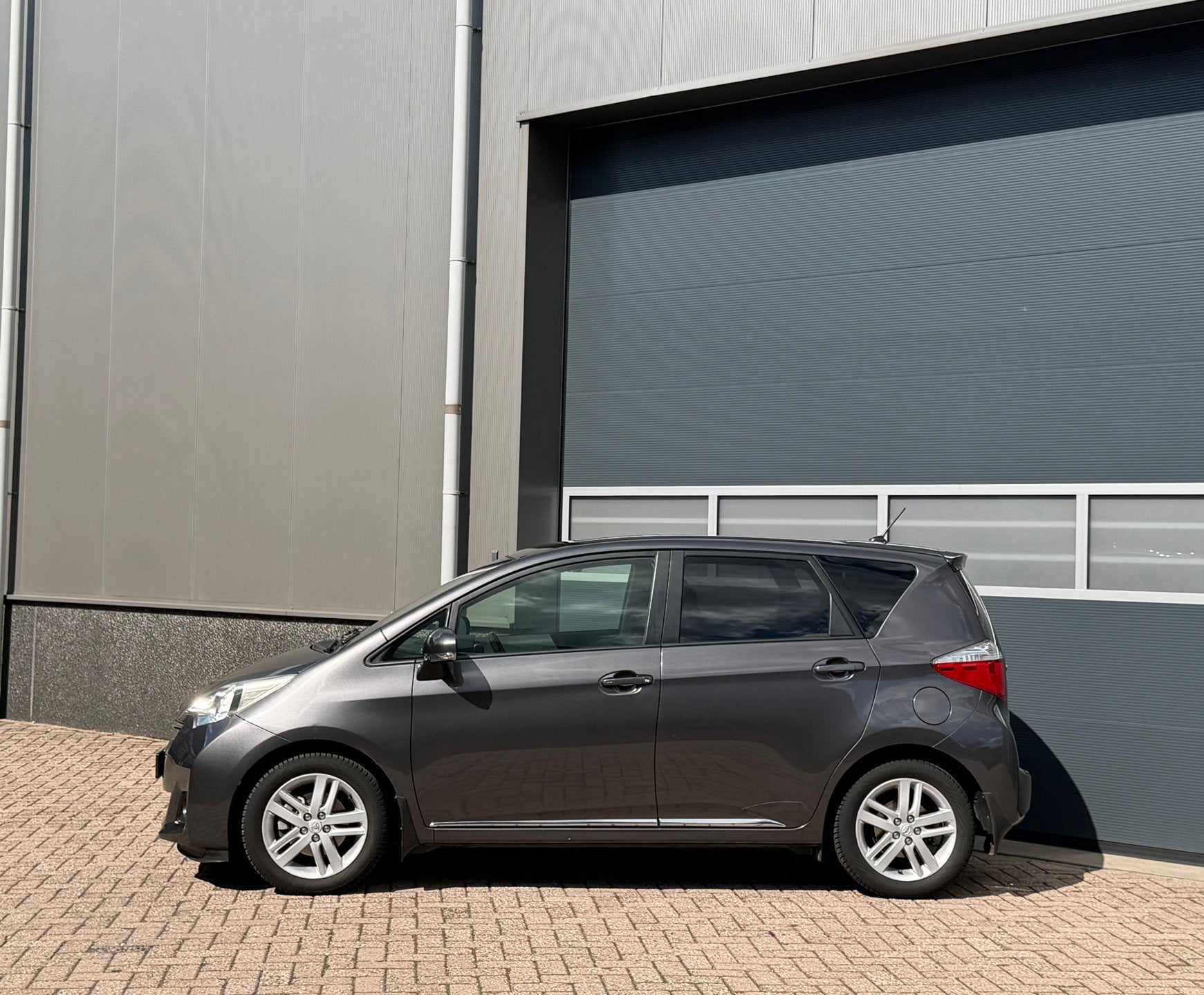 Toyota Verso-S 1.3 VVT-i Dynamic bj.2011 Autom|Camera|Navi|T, Euro 5, Stof, Gebruikt, 4 cilinders