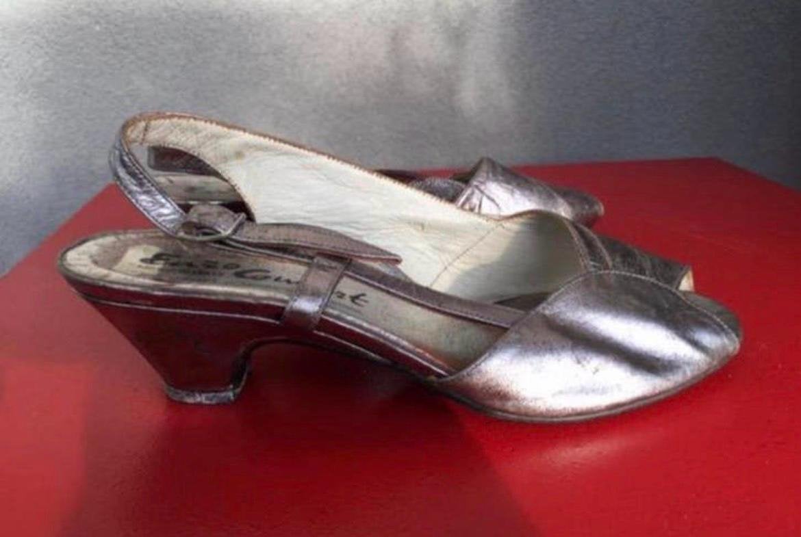 Elegante zilverkleurige leren sandalen merk EuzoComfort 35, Ophalen, Overige kleuren, Sandalen of Muiltjes, Zo goed als nieuw