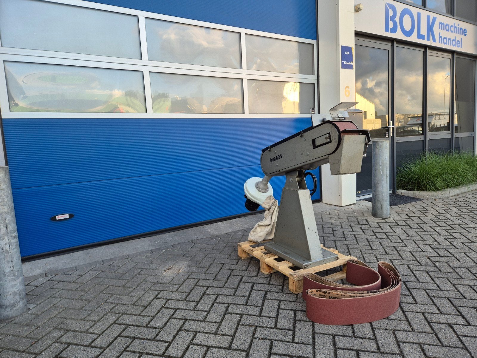 GRIMAX 150x2000mm Bandschuurmachine 380 volt in nette staat!, Gebruikt, Denemarken, Bandschuurmachine, Info@bolkmachinehandel.nl
