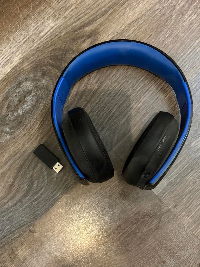 PlayStation 4 Gold Headset met Dongle, Gebruikt, Overige typen, Ophalen of Verzenden, PlayStation 4