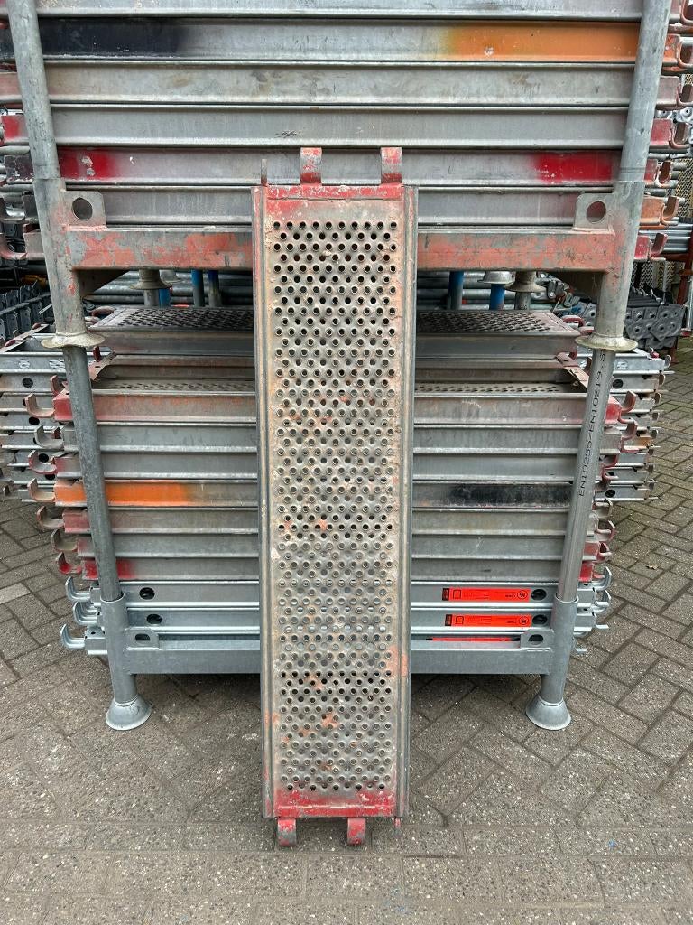 Layher Allround roostervloer 1.40x0.32M buisopleg gebruikt, Ophalen, Gebruikt, Gevelsteiger, 5 meter of hoger