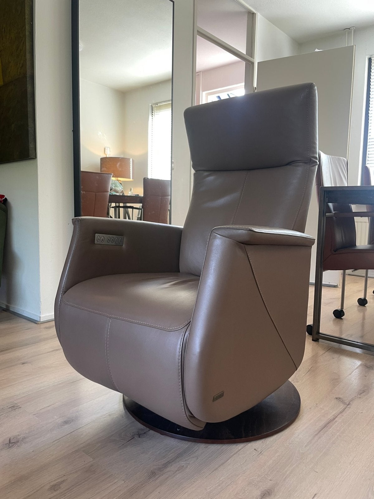 🟢 Relaxfauteuil Prominent Sta op Stoel ACCU in nette staat!, Ophalen, Minder dan 75 cm, Leer, Zo goed als nieuw