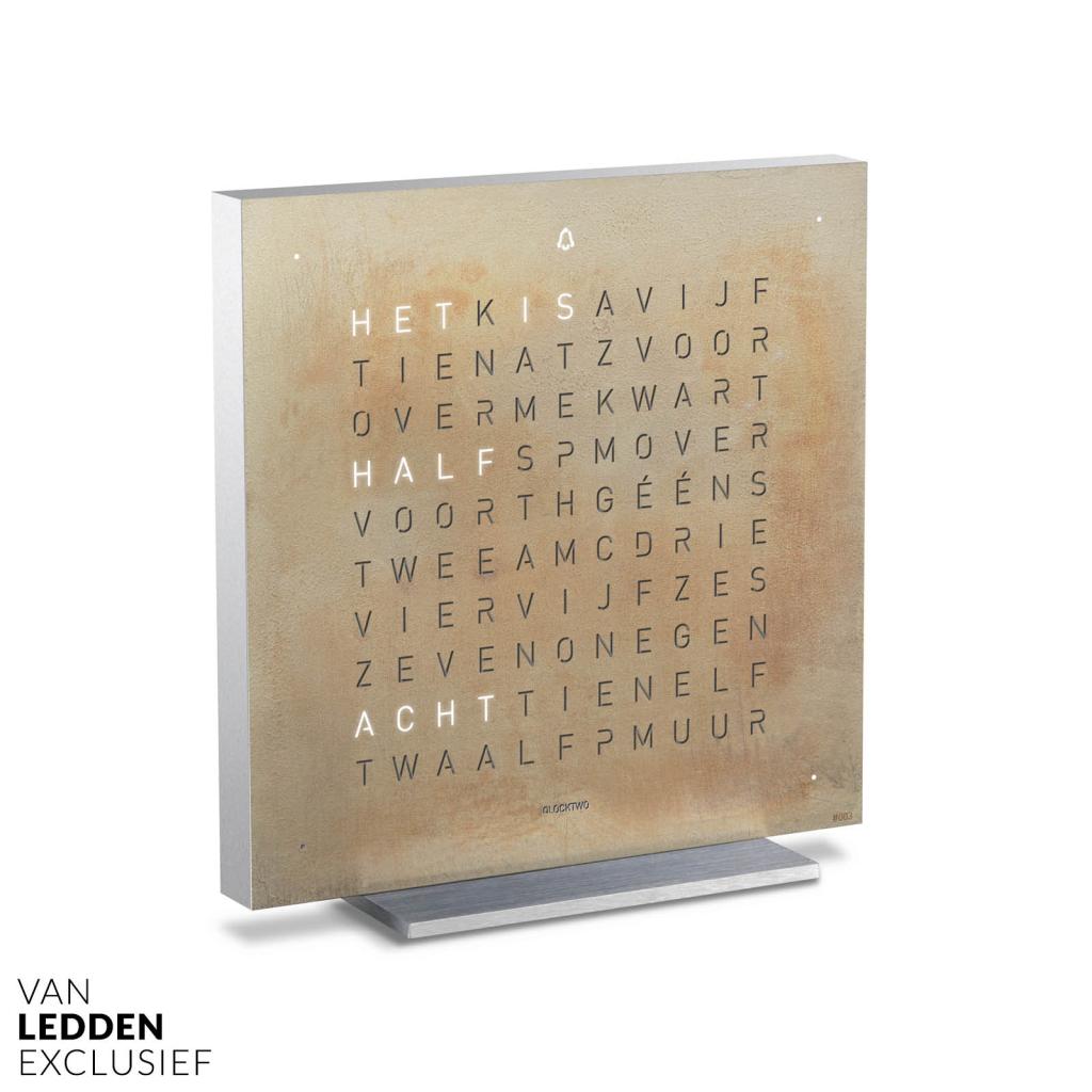 Qlocktwo Earth 13.5 Creator’s Edition Silver & Gold Klok, Huis en Inrichting, Woonaccessoires | Klokken, Wekker of Tafelklok, Digitaal