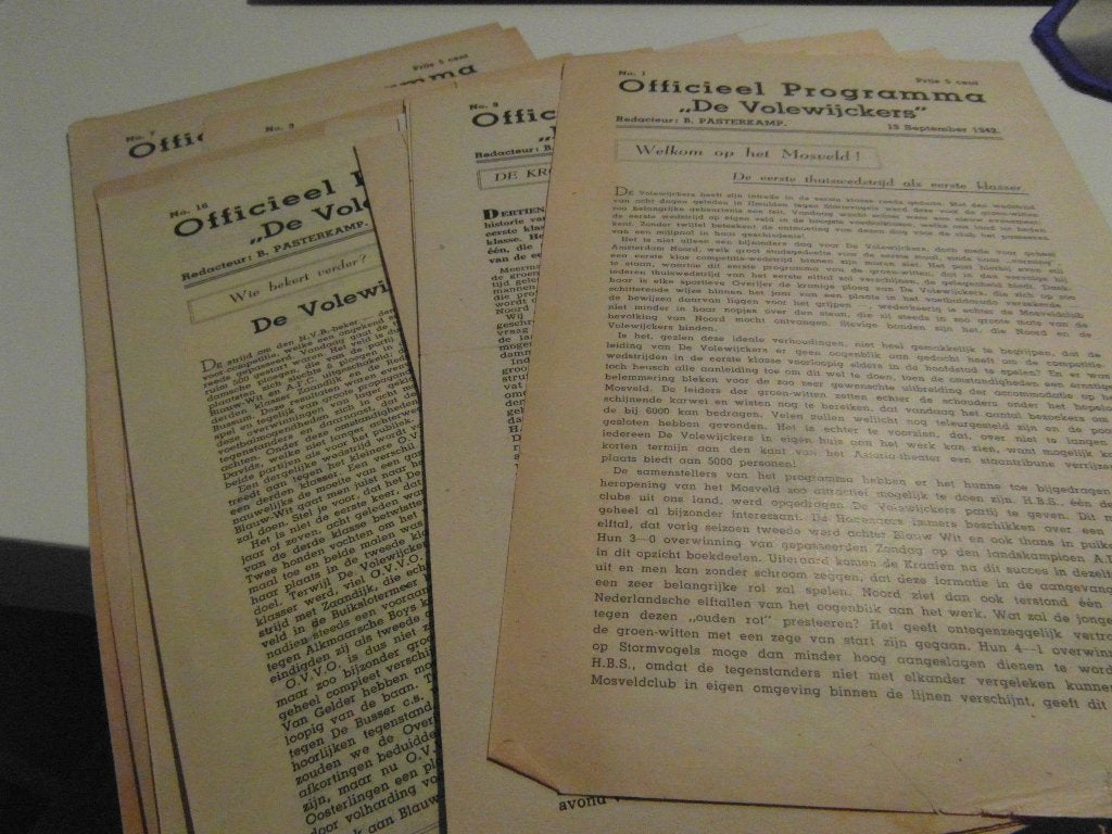 voetbal programma's 26 x volewijckers amsterdam jaren 40, Verzamelen, Sportartikelen en Voetbal, Gebruikt, Boek of Tijdschrift