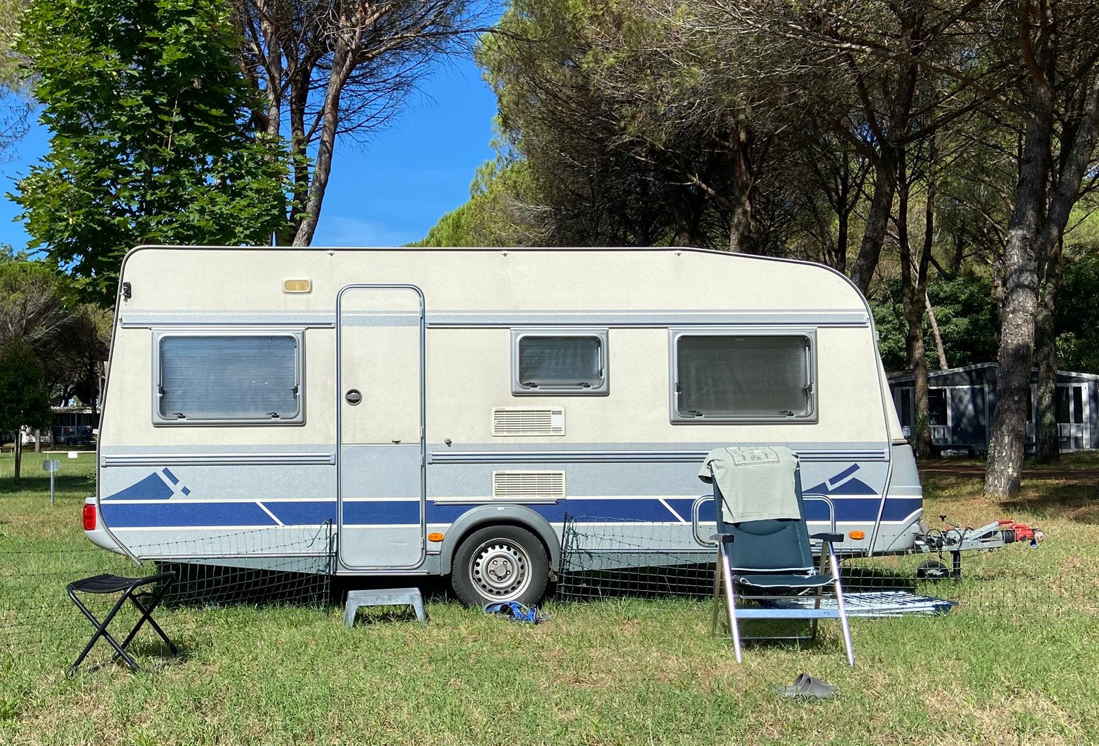 Fendt Caravan Joker 496A airco, mover, boiler, toilet, bovag, Caravans en Kamperen, Rondzit, Schokbreker, Particulier, Hefbed